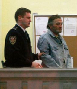 UBOJICA I PIŠTOLJ BERETTA Mladen Šlogar uhićen je 6. veljače 2009., a kod njega je pronađen pištolj kojim je ubijena Ivana Hodak