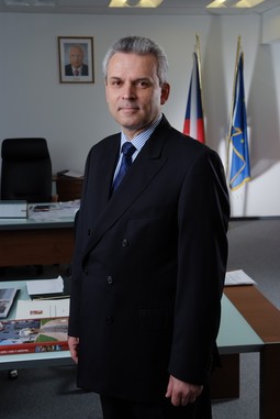 KAREL KÜHNL, češki veleposlanik, uručio je 27. veljače demarš oko topničkih dnevnika Šimonoviću u ime EU