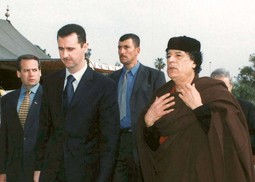 PREDSJEDNICI
POD UDAROM
Sirijski predsjednik
Bashar al-Assad
s libijskim
predsjednikom
Muammarom
Gaddafijem, koji se
također posljednjih
mjeseci suočio
s masovnim
prosvjedima, no
zasad se uspješno
održava na vlasti