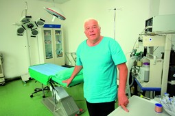 Dobivši nedavno status Specijalne bolnice za kirurške bolesti, kirurg, urolog i sportski liječnik Alan Ivanišević očekuje dolazak stranih pacijenata, ponajviše Nijemaca, jer je u toj zemlji radio 34 godine. Tvrdi da su cijene kirurgije u Hrvatskoj najmanje 50 posto niže nego u Njemačkoj