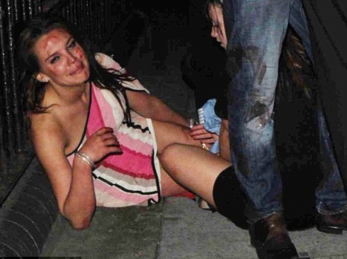 Danielle Lloyd ispred noćnog kluba (Foto: Daily Mail)