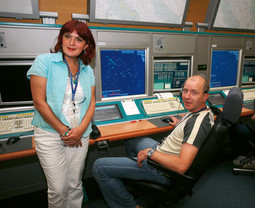 VODITELJICA Odnosa s javnošću Hrvatske kontrole zračne plovidbe Olivera Ilijaš u društvu s jednim od sektorskih kontrolora letenja
