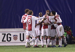 Igrači Ajaxa slave pogodak na Maksimiru