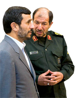 Moćni Teheran-Iranski predsjednik Ahmedinedžad i ministar obrane Mustafa Nadžar