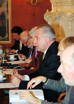29. 1. 2009. NAKON Polančecova kratkog izlaganja, Vlada
je, bez ikakve rasprave, jednoglasno prihvatila dogovor između Ine i MOL-a