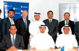 U DUBAIJU s članovima uprave Diners Cluba Ujedinjenih Arapskih
Emirata tijekom posjeta toj podružnici u svibnju 2009. godine