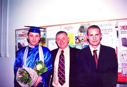 Kregar na promociji sa
sinovima Zlatkom, po
struci fizičarom  i Vlatkom, odvjetničkim
vježbenikom