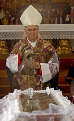Koliko je Bertone značajan u Vatikanu, pokazuje i to što se, iako je kardinal tek godinu i pol, ubraja u kandidate za sljedećeg papu