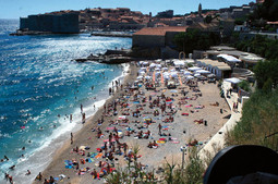 BROJ STRANIH GOSTIJU s cruisera koji u Dubrovniku stvaraju ogromne gužve i neinventivnost ponude najveći su problem Dubrovnika, što sve više odbija njegove goste