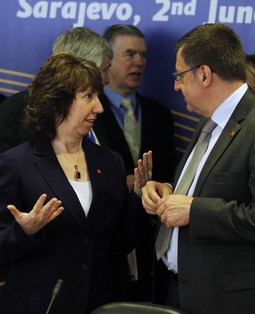 Visoka predstavnica za vanjsku i sigurnosnu politiku Europske unije Catherine Ashton razgovara s dužnosnicima prije summita (Reuters)