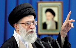 AJATOLAH ALI HAMNEI Vrhovni šiitski svećenik nije samo vjerski iranski vođa nego po stvarnoj moći i neformalni, ali faktički šef iranskedržave