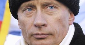 Vladimir Putin pokrenuo je rusku vojnu industriju zahvaljujući poskupljenju nafte; oružje prodaje svakom tko ga može platiti a novac ulaže u razvoj novoga.