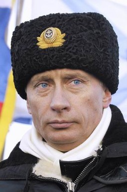 Vladimir Putin pokrenuo je rusku vojnu industriju zahvaljujući poskupljenju nafte; oružje prodaje svakom tko ga može platiti a novac ulaže u razvoj novoga.