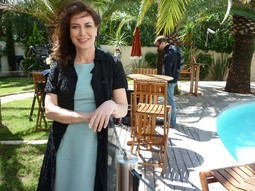 KOMIČARKA NA
UDARU VLADE Sabina Guzzanti u povodu premijere
svog novog dokumentarnog
filma 'Draquila' dala je u Cannesu
Nacionalovu novinaru intervju koji je
sponzorirala Erste banka