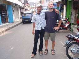 SILOM PRILIKA
COUCH SURFER Kristijan Grubišić postao je couch surfer nakon što mu se u Kambodži pokvario
laptop, servis je mogao naći samo u
Indoneziji, a smještaj je našao preko
internetske stranice couchsurfing. com.