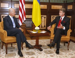 Joe Biden i Viktor Juščenko Foto: Reuters