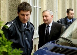 Ante Jelavić u pratnji policajaca, nakon što je pobjegao otmičarima iz susjedne BiH, države koja već godinama traži njegovo izručenje