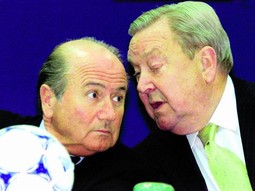 Joseph Blatter i Lenard Johanson našli su se na udaru europskih klubova koji traže reorganizaciju svjetskog nogometa