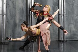 U ULOZI CALIGULE KAO CALIGULA s Ervinom
Sulejmanovom 2006. u
istoimenom baletu 