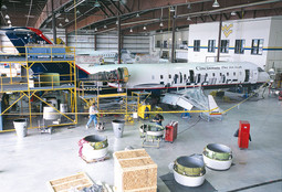 BOMBARDIEROVA tvornica zrakoplova  u Québecu u Kanadi; tvrtka je ove godine imala prihod od 14,8 milijardi dolara