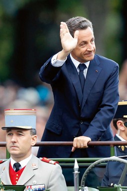 SARKOZY ZA ŽENSKA PRAVA Francuski predsjednik Nicolas Sarkozy stoji iza odluke donjeg doma francuskog parlamenta da zabrani
nošenje burki, koje vidi
kao kršenje ženskog
dostojanstva