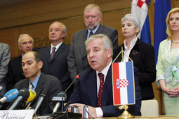 JANŠA I SANADER su u nazočnosti Dimitrija Rupela 2005. potpisali Brijunski sporazum o carinama, ali i o izbjegavanju sukoba uz granicu