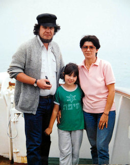 Kapetan Kristo Laptalo snimljen prije više od deset godina na brodu s kćeri Kristinom i suprugom Lidijom