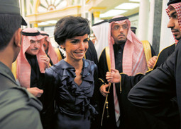 Rachida Dati na dvoru  saudijskog kralja Sauda, kamo je doputovala s predsjednikom Nicolasom Sarkozyjem