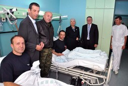 DOWNED PILOTS Igor Troselj and Marijan Kudlik with presidential advisor Gareljic, Croatian Armed Forces Chief of General Staff Josip Lucic, the prime minister, defence minister and the director of Dubrava hospital
