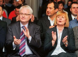 PODRŠKA DALMACIJE I
PRIMORJA Štimac s Ivom Josipovićem i esdepeovkom Željkom Antunović
