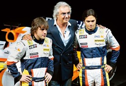 U ZAGRLJAJU BIVŠEG MENADŽERA Flavio Briatore prošle godine s vozačima tima
Renault, Španjolcem Fernandom Alonsom i
Brazilcem Nelsonom Piquetom Jr.-om