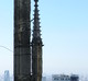 Ukrasni element na baldahinu južnog tornja  privezan je žicom