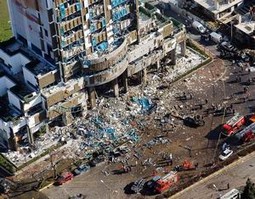 U četvrtak, 20. studenoga, u Istanbul su aktivirane dvije autobombe, ispred filijale britanske banke HSBC i, nekoliko minuta kasnije, ispred britanskog konzulata. Ubijeno je 27 a ranjeno više od 400 osoba.