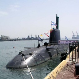 IZRAELSKE PODMORNICE
klase 'Delfin' navodno su spremne u Perzijskom zaljevu i naoružane nuklearnim bojevim glavama