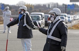 Japanska policija evakuira stanovništvo (Reuters)