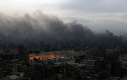 Dim se nadvio nad Kairom (Reuters)