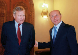 Glavni tajnik NATO-a Jaap de Hoop Scheffer i rumunjski predsjednik Traian Basescu