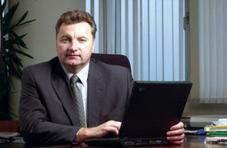 Odlukom Nadzornog odbora Financijske agencije Zoran Maksić od 1. srpnja zamijenio je Đuru Popijača na mjestu ravnatelja Fine.