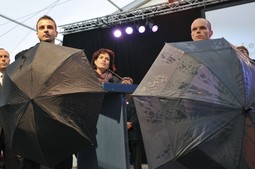 Doris Leuthard našla se pod kišom čizama (Foto: Reuters)