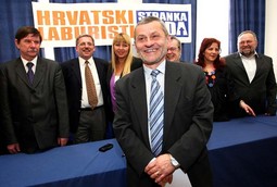 Dragutin Lesar i čelnici Hrvatskih laburista,
stranke koja traži
nacionalizaciju svih državnih poduzeća koja u privatizaciji nisu
plaćena