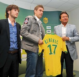 IVAN KLASNIĆ prilikom potpisivanja ugovora s
Nantesom dobio je dres s brojem 17