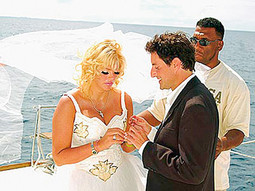 Vjenčanje Anne Nicole Smith i Howarda Sterna održano u rujnu 2006. na jahti u blizini Bahama