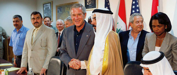 SUDBONOSNO RUKOVANJE Kulminacija Bushova posjeta Iraku bio je sastanak sa sunitskim vođama pokrajine Anbar, koje je predvodio šeik Sattar
