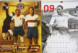 Sporni Hajdukov kalendar za 2012. (desno) nema zvijezdu petokraku na prsima igrača. Usporedba s prošlogodišnjim kalendarom (lijevo) (Foto: Ivana Ivanović/PIXSELL)