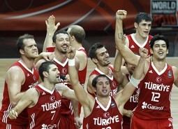 Slavlje turskih košarkaša (Foto: Reuters)