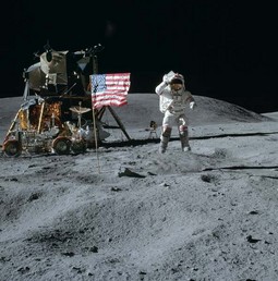 Godine 1969. Apollo 11
sletio je na Mjesec i Neil
Armstrong prvi je kročio
na njegovu površinu