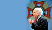 Kao član važnog senatskog Odbora za oružane snage, John McCain zna mnogo o vanjskoj politici, pogotovo o stanju na Balkanu