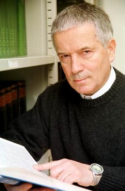 Tomislav Ladan, glavni ravnatelj Leksikografskog zavoda, kumovao je tituli "prvostupnika".
