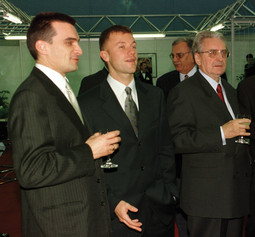 VLADIMIR ZAGOREC (lijevo) s Franjom Tuđmanom (desno): ostaje otvoreno pitanje čime je toliko zadužio tadašnjeg predsjednika da ga 13 puta odlikuje