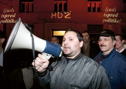 DOMAGOJ MARGETIĆ
vodio je protestni skup
u znak podrške Borisu
Mikšiću, još jednom
avanturistu poput njega